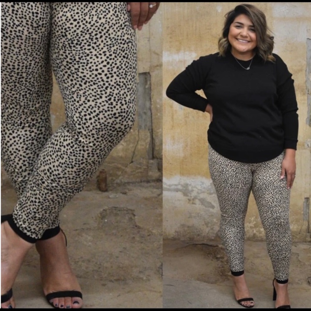NWT 143 Story Cheetah Spot Leggings